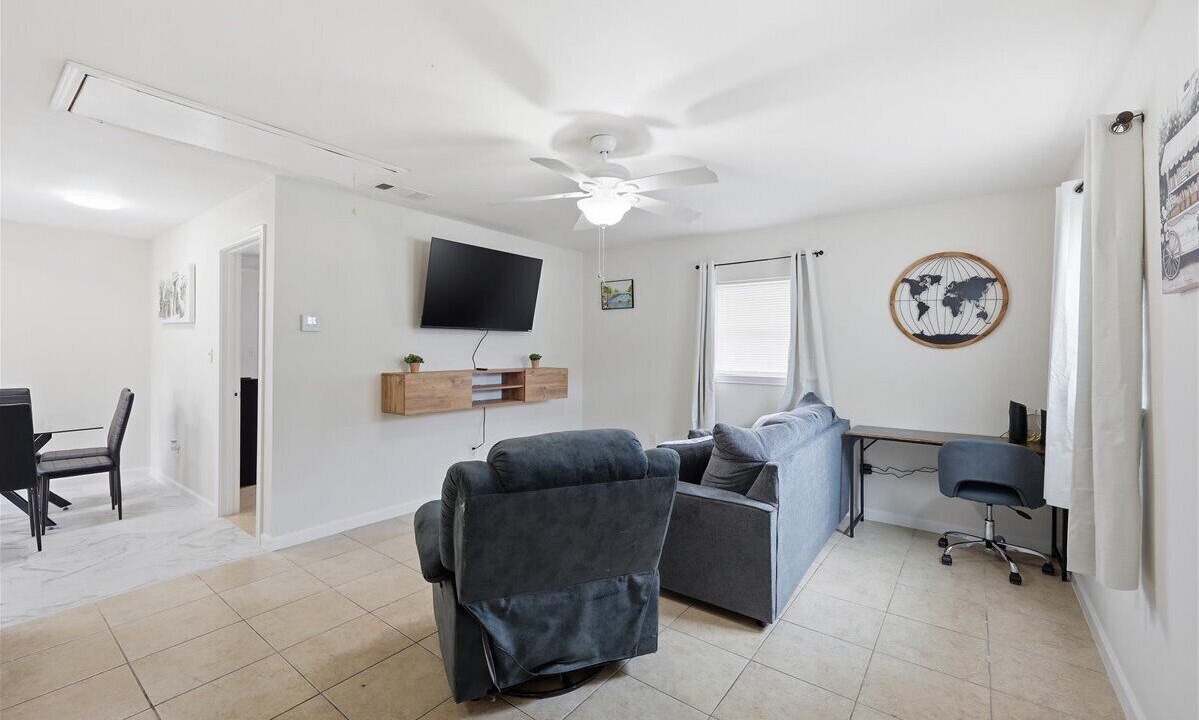 Photo of Livingroom in Bridge City