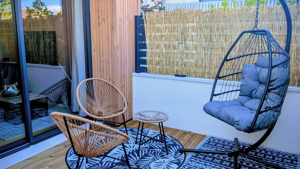 Photo of Patio Balcony in La Demi-Lune