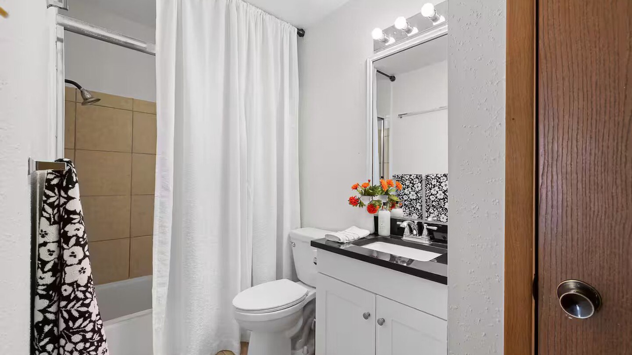 Photo of Bathroom in Plantation Oaks