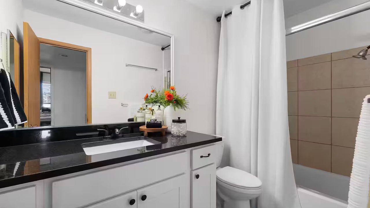 Photo of Bathroom in Plantation Oaks