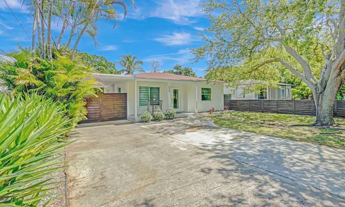 Photo of Outdoor in Hallandale Beach