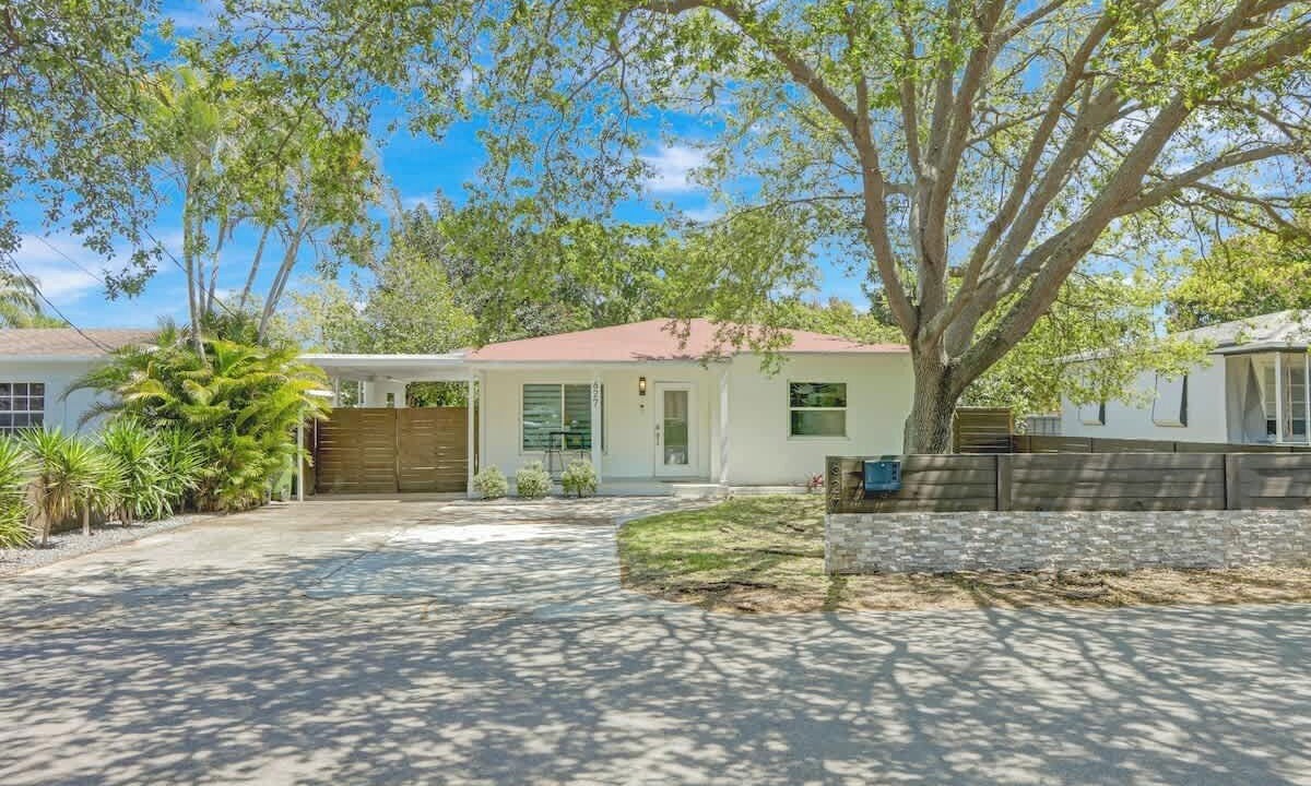 Photo of Outdoor in Hallandale Beach