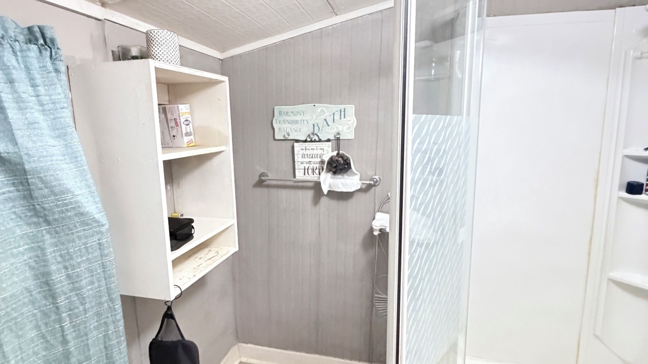 Photo of Bathroom in Warren