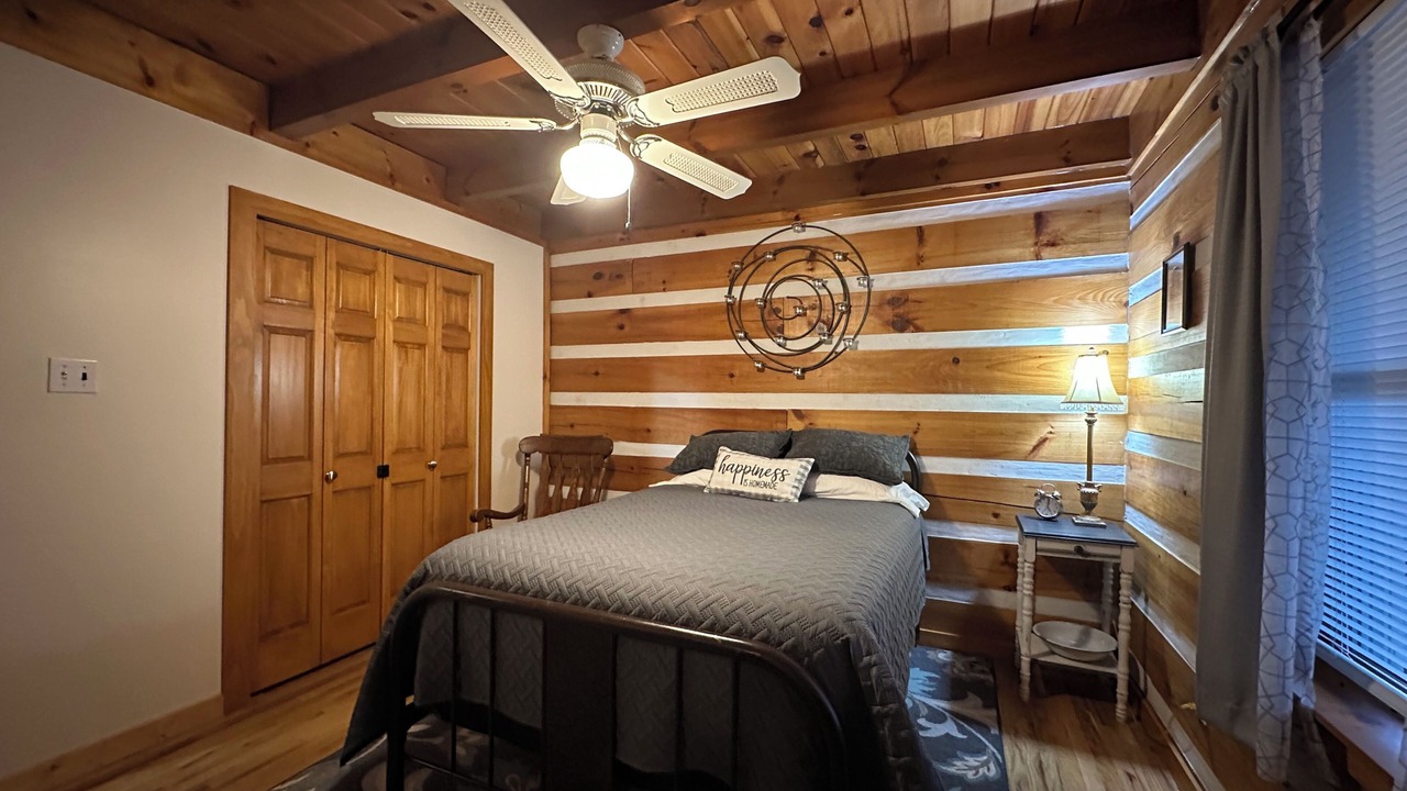 Photo of Bedroom in Owensville