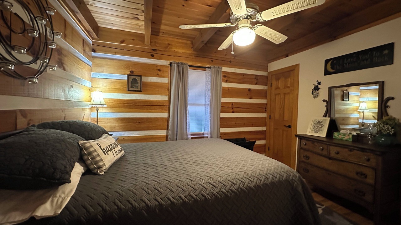 Photo of Bedroom in Owensville