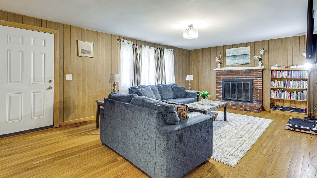 Photo of Livingroom in Attleboro