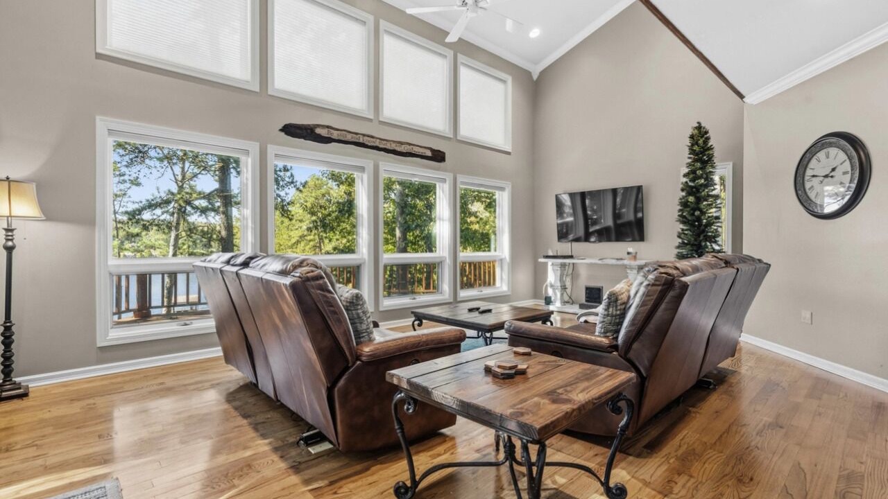 Photo of Livingroom in Jones Mills