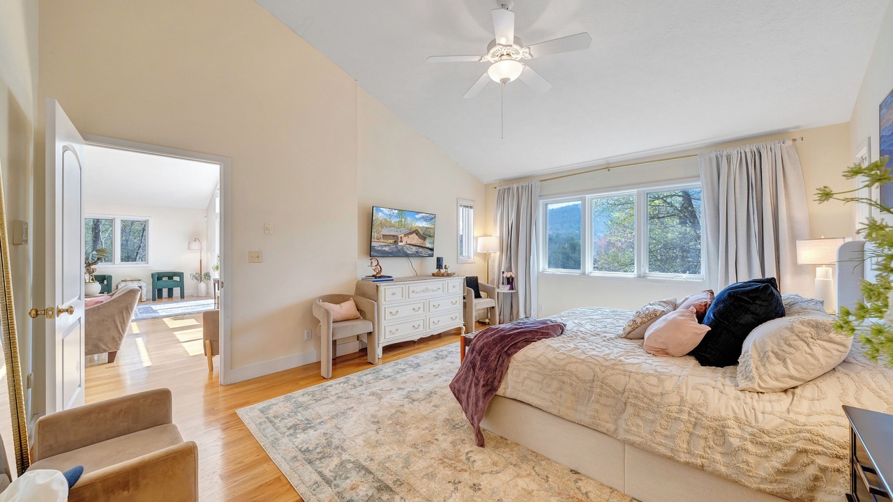 Photo of Bedroom in Huddleston