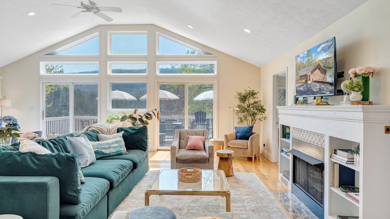 Photo of Livingroom in Huddleston