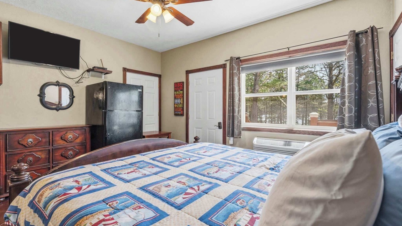 Photo of Bedroom in Shell Knob