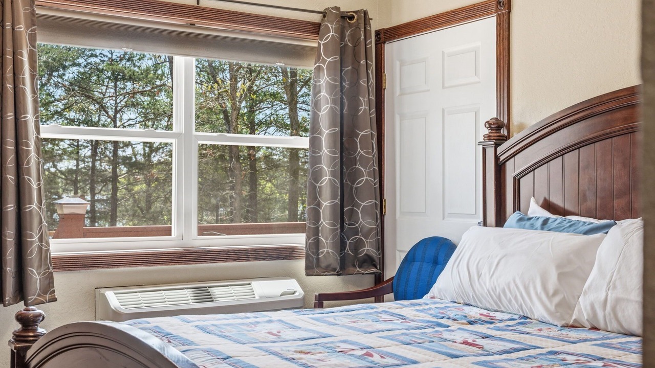 Photo of Bedroom in Shell Knob