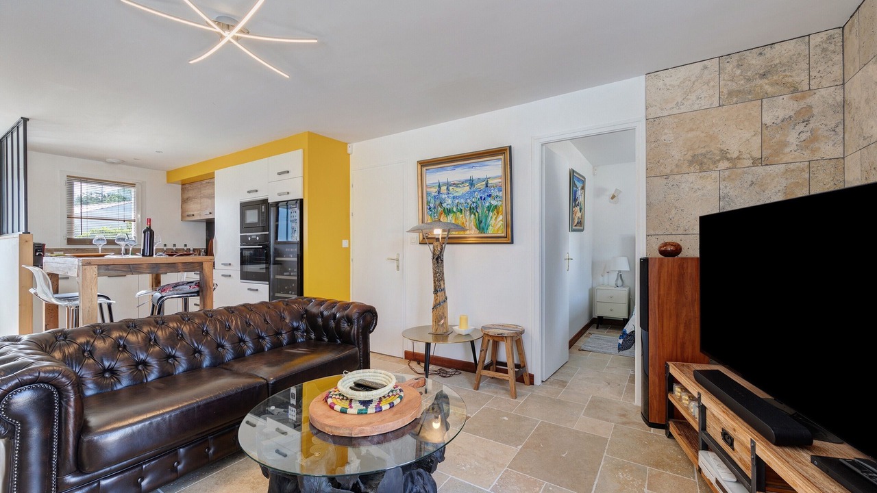 Photo of Livingroom in Angles