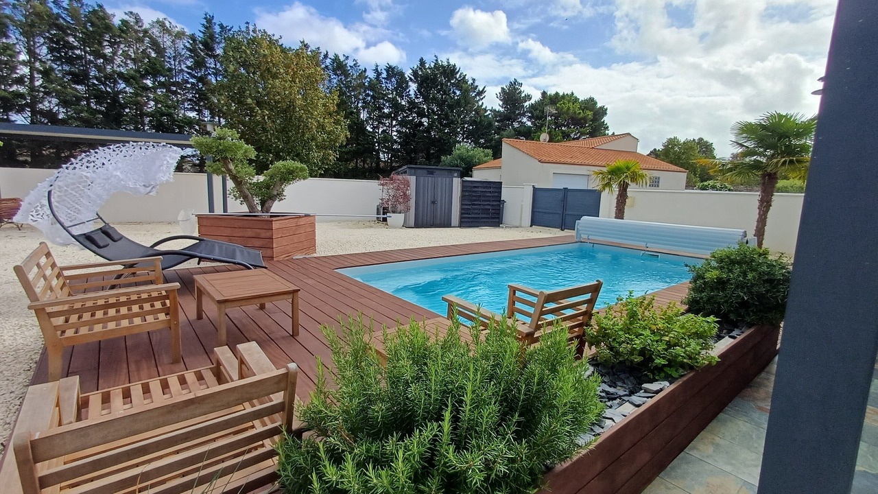 Photo of Outdoor in Angles