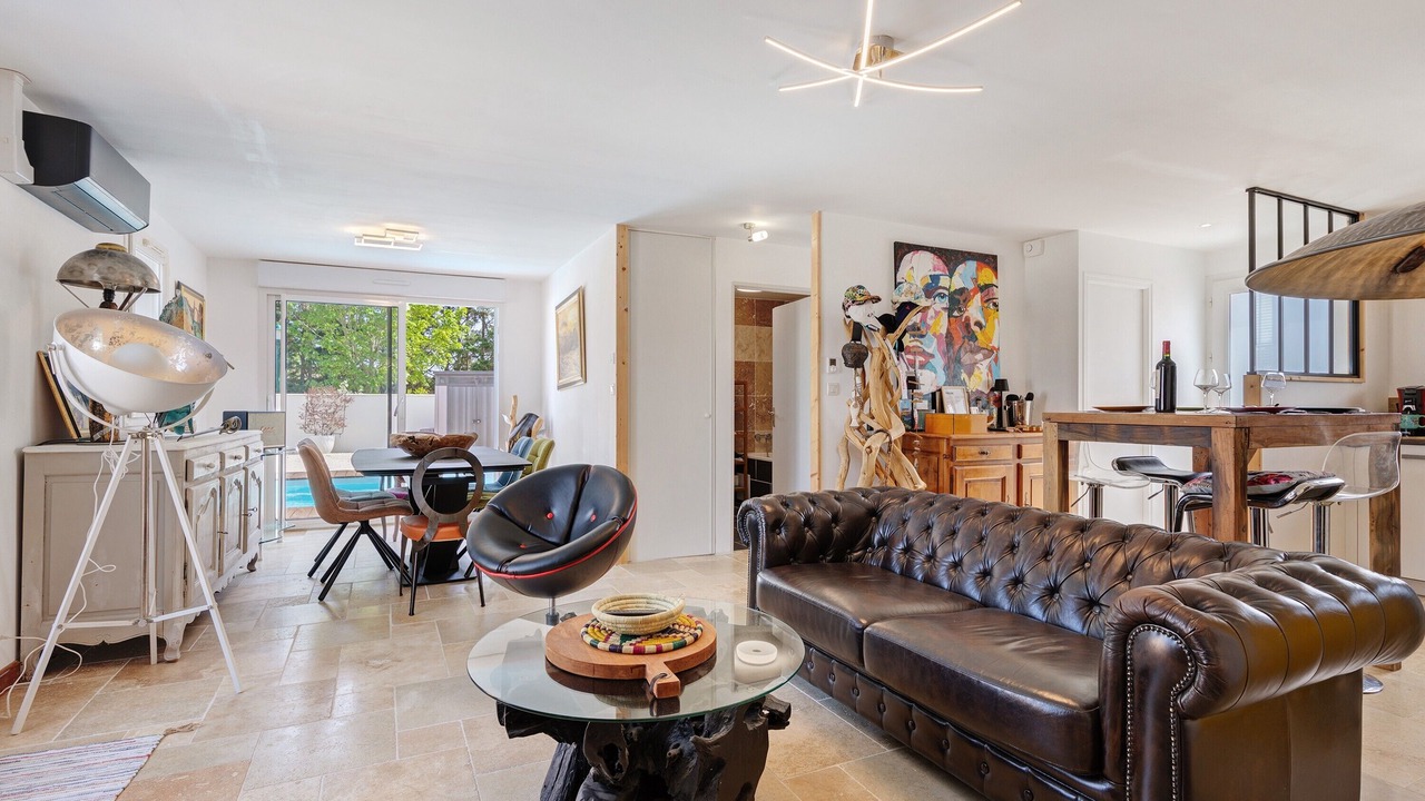 Photo of Livingroom in Angles