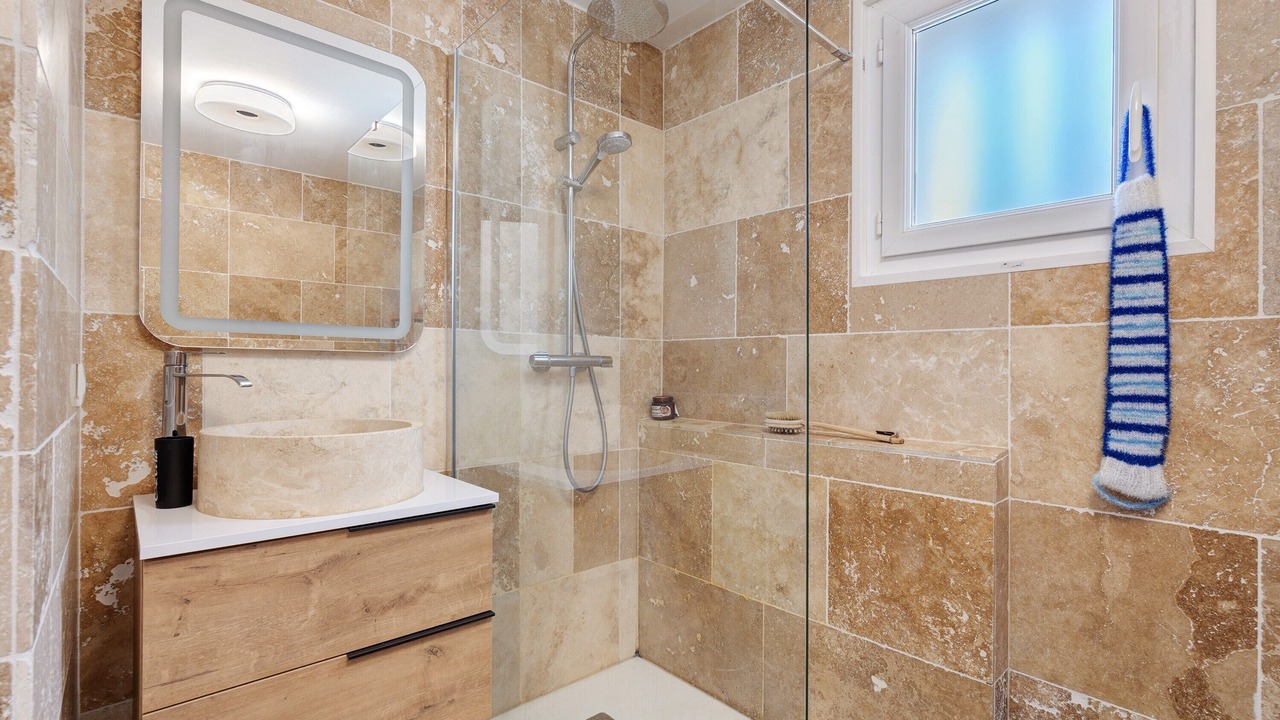 Photo of Bathroom in Angles