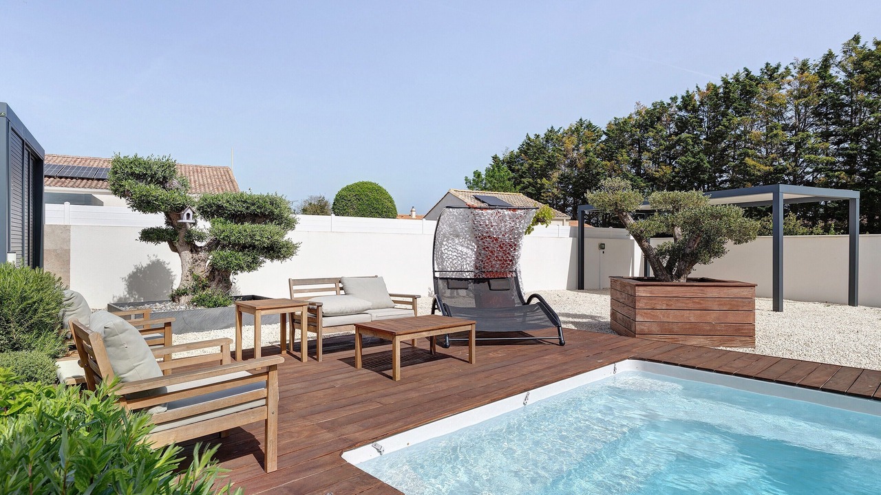 Photo of Outdoor in Angles