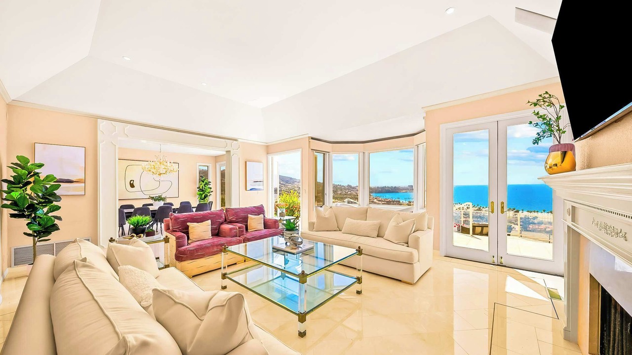 Photo of Livingroom in La Jolla Shores