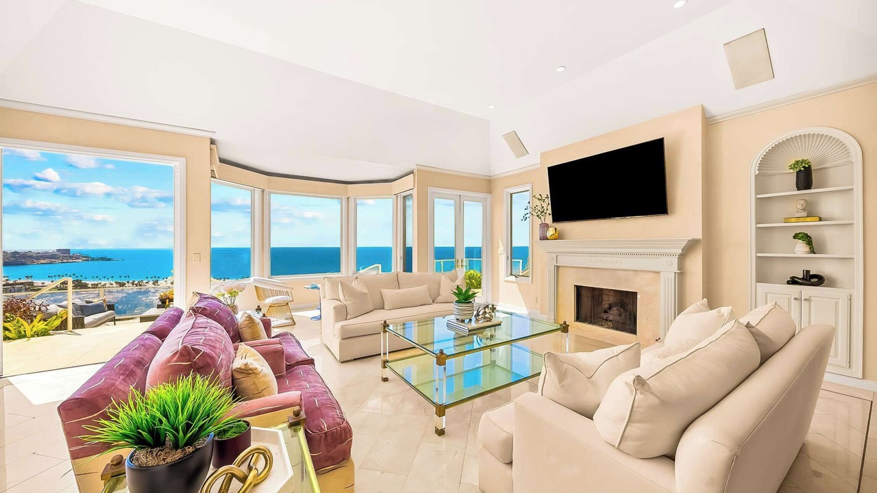 Photo of Livingroom in La Jolla Shores