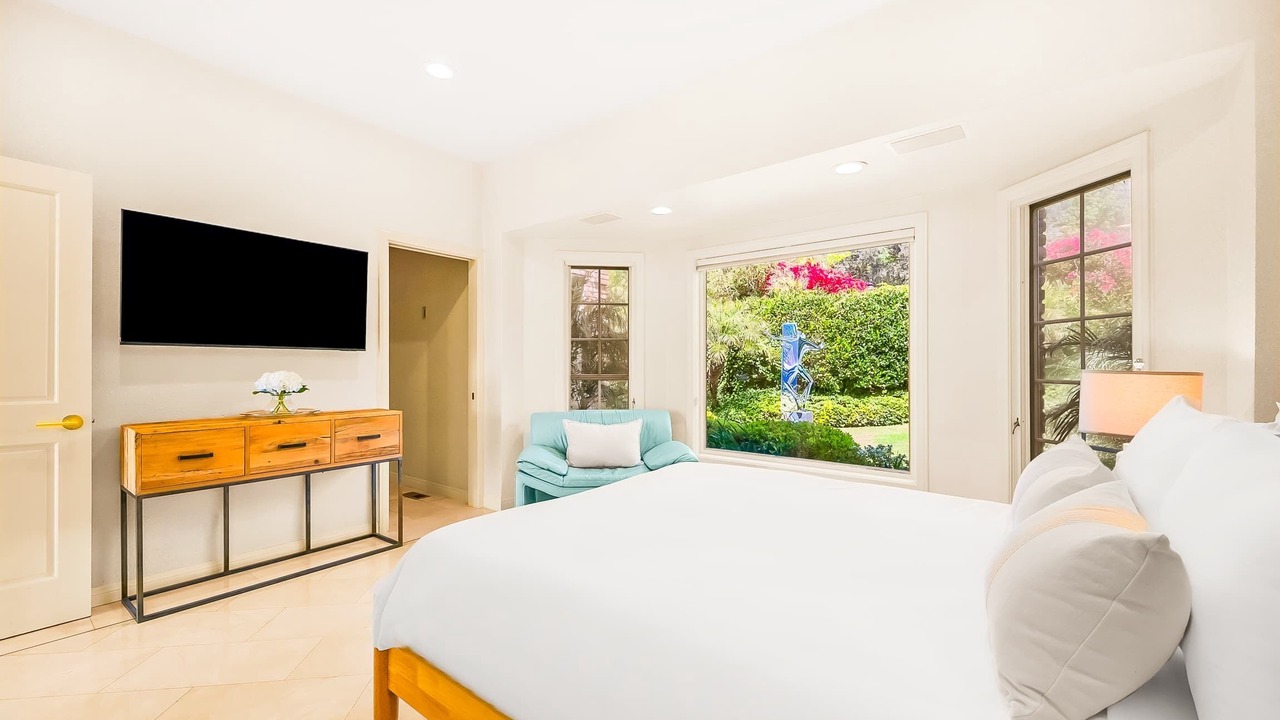 Photo of Bedroom in La Jolla Shores