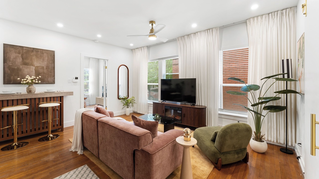 Photo of Livingroom in Neartown