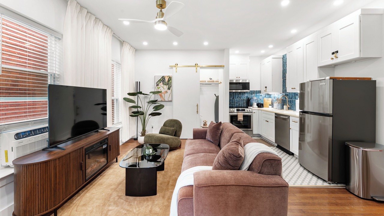 Photo of Livingroom in Neartown