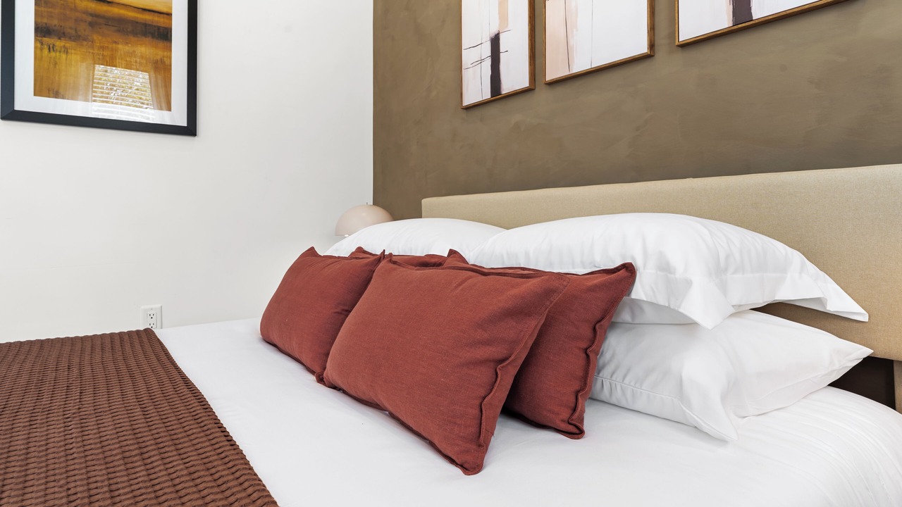 Photo of Bedroom in Neartown