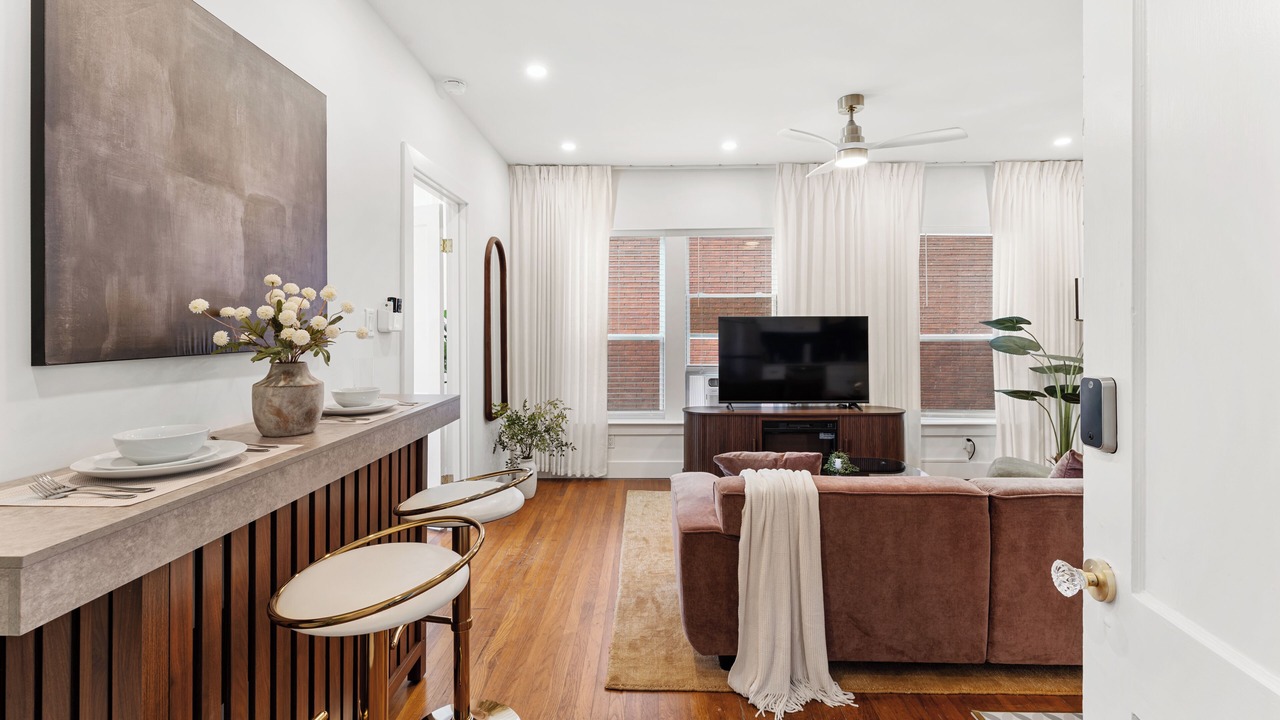 Photo of Livingroom in Neartown