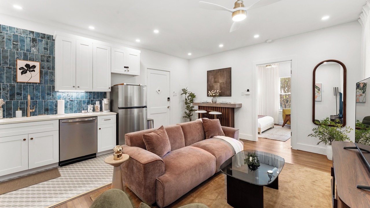 Photo of Livingroom in Neartown
