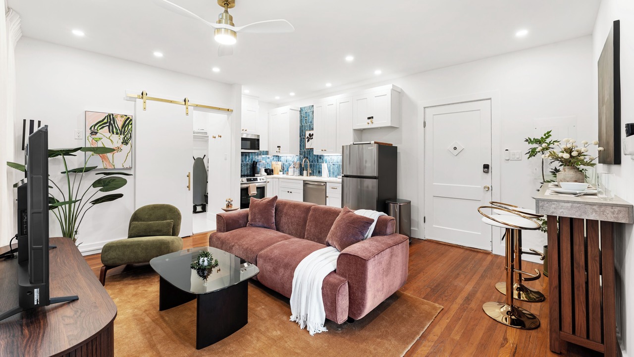 Photo of Livingroom in Neartown