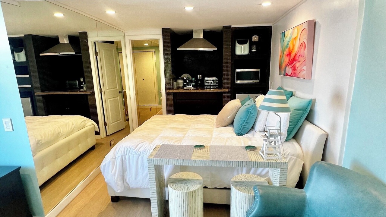 Photo of Bedroom in Hollywood Hills West