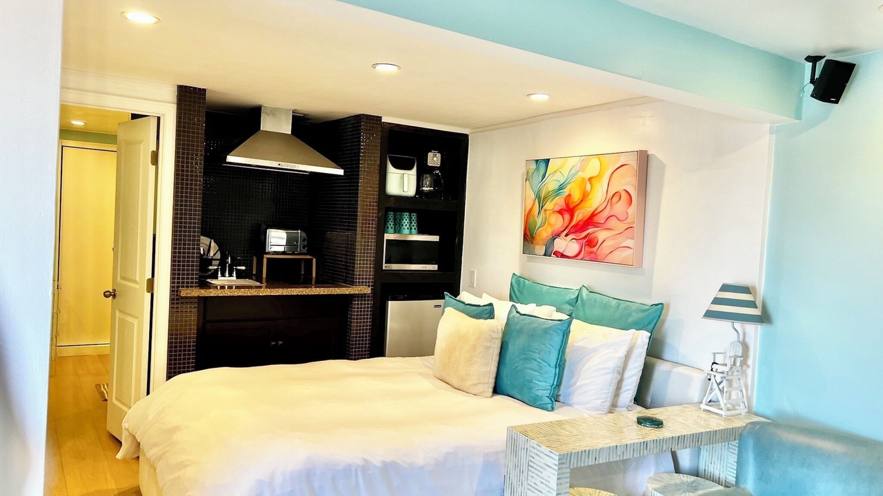 Photo of Bedroom in Hollywood Hills West