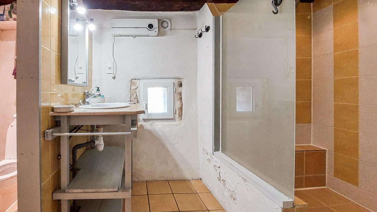 Photo of Bathroom in Cellefrouin
