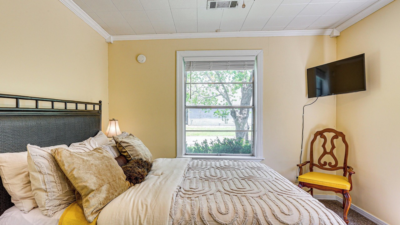 Photo of Bedroom in Lakeview  Jefferson County