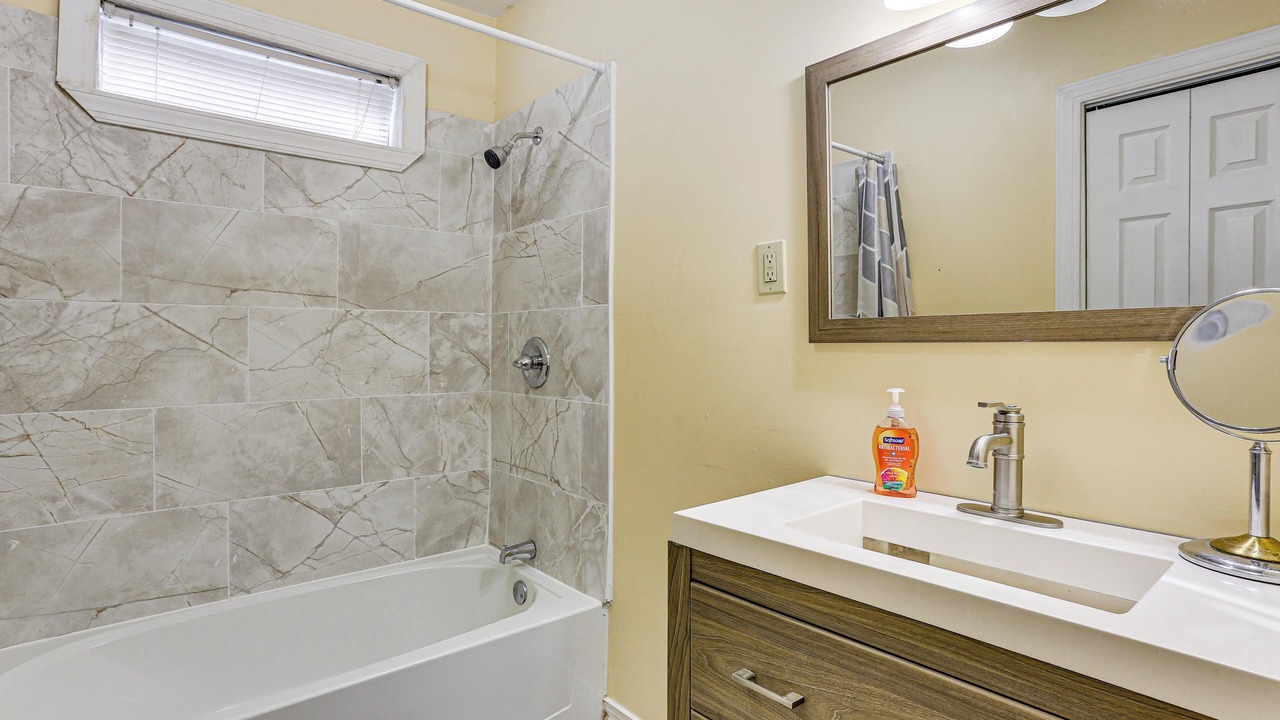 Photo of Bathroom in Lakeview  Jefferson County