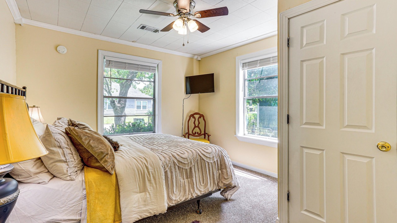 Photo of Bedroom in Lakeview  Jefferson County