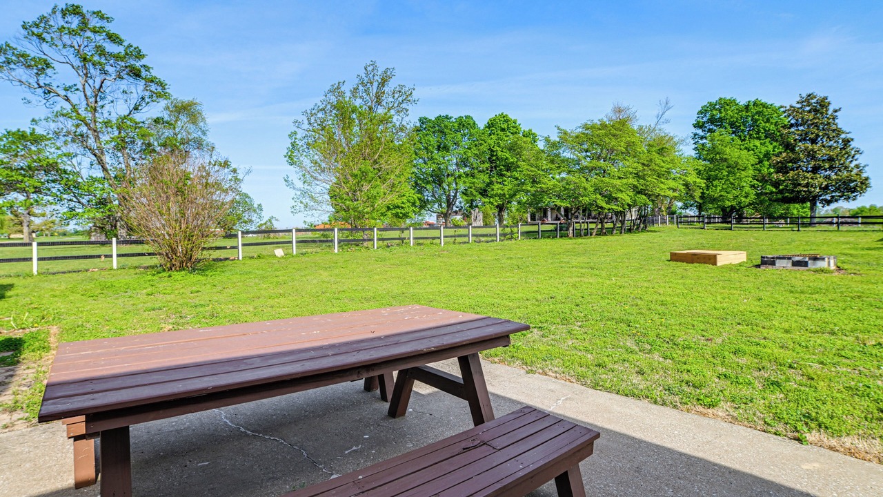 Photo of Outdoor in Oak Grove