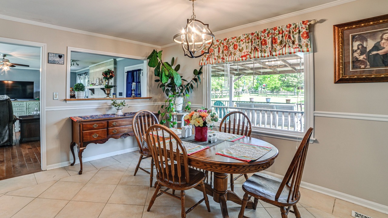 Photo of Livingroom in Oak Grove