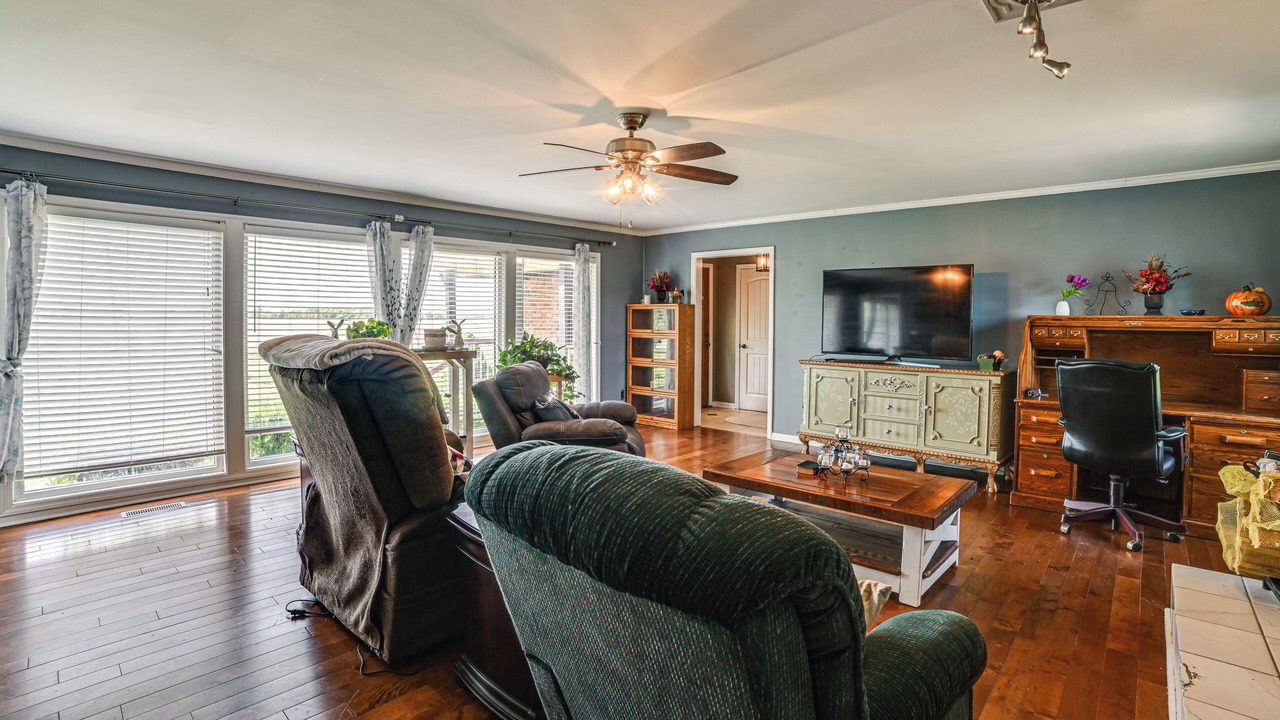 Photo of Livingroom in Oak Grove