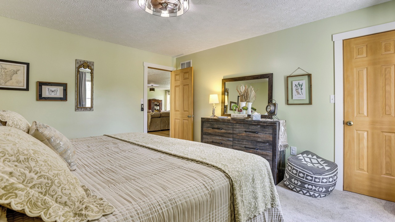 Photo of Bedroom in Laurelville