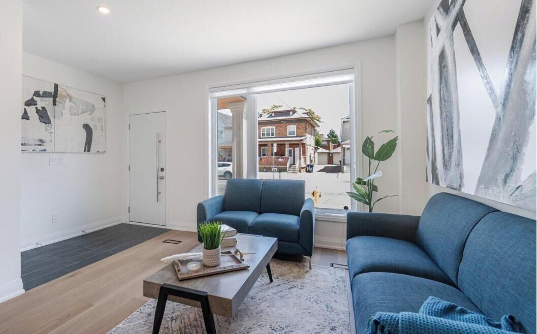 Photo of Livingroom in Oakwood Village