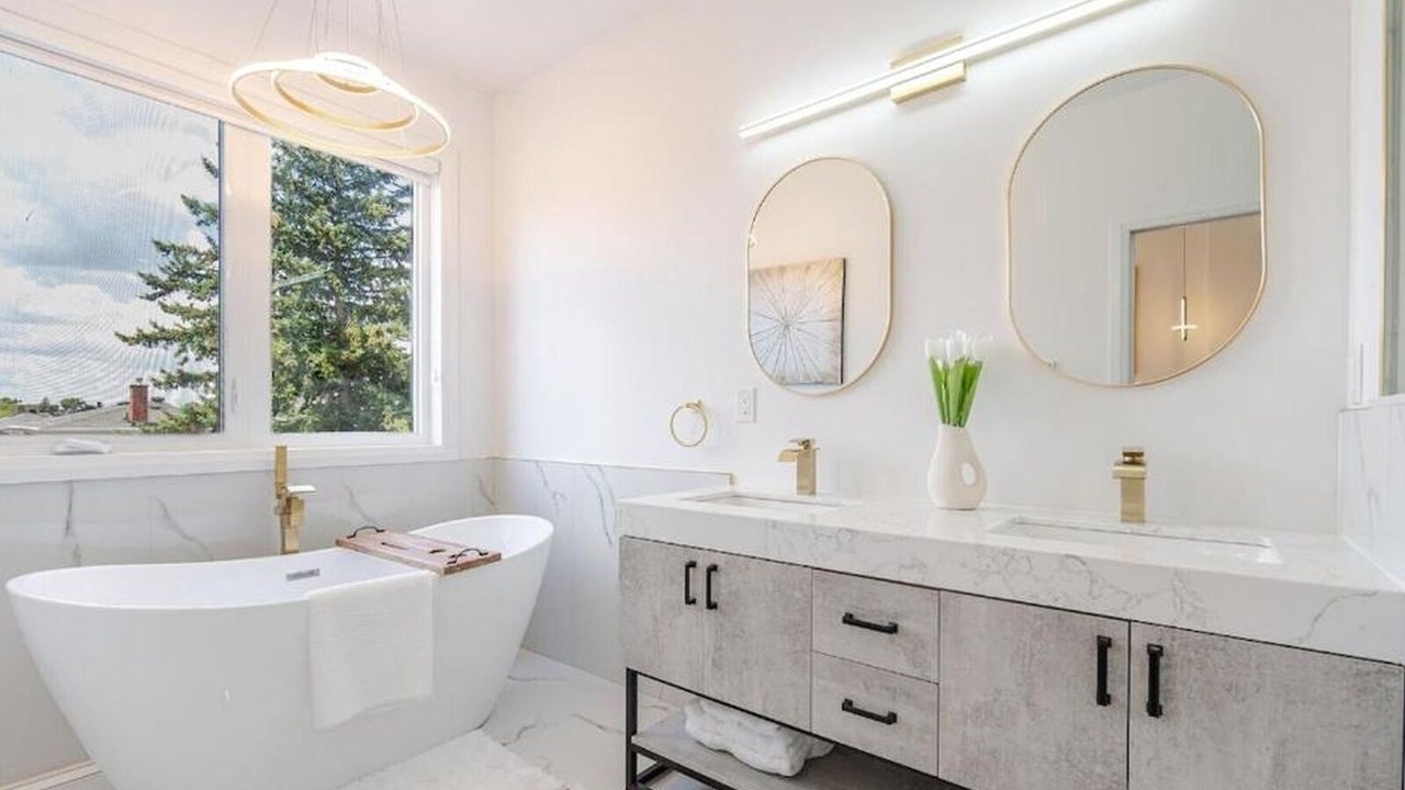 Photo of Bathroom in Oakwood Village