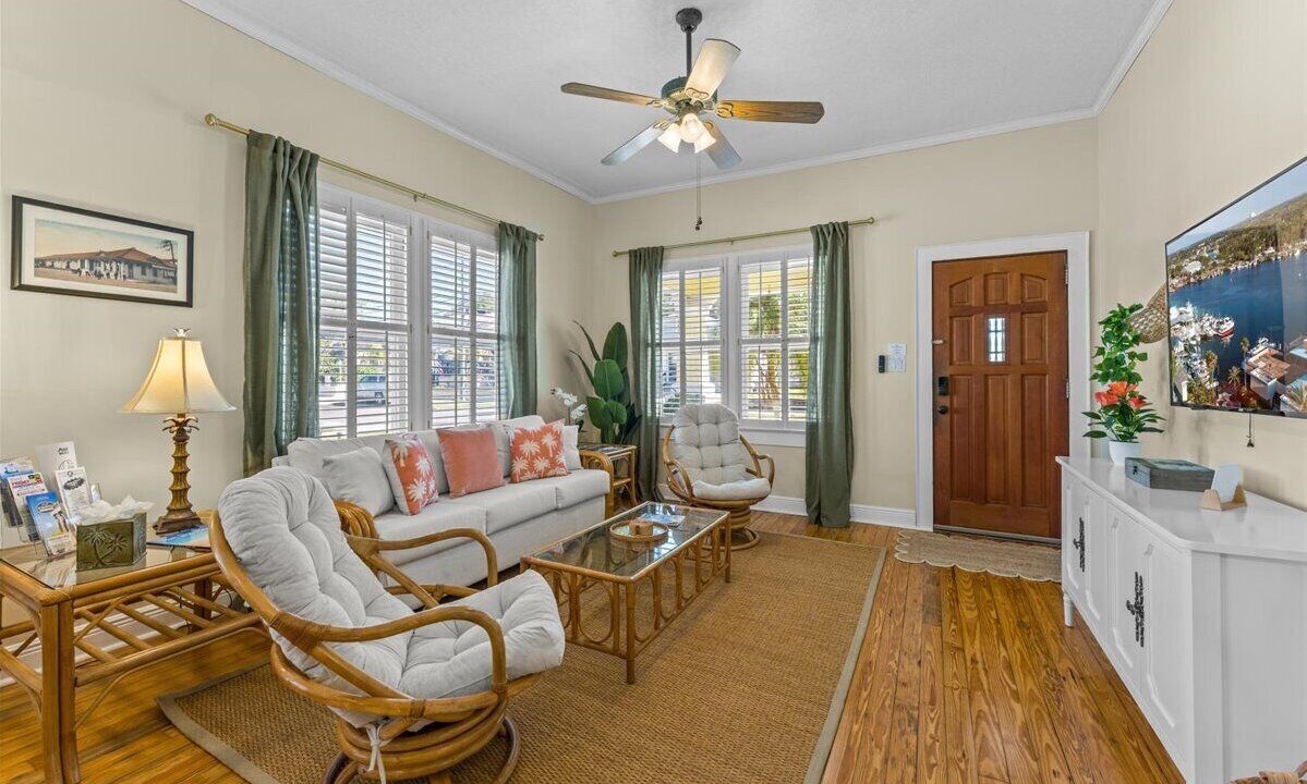 Photo of Livingroom in Tarpon Springs