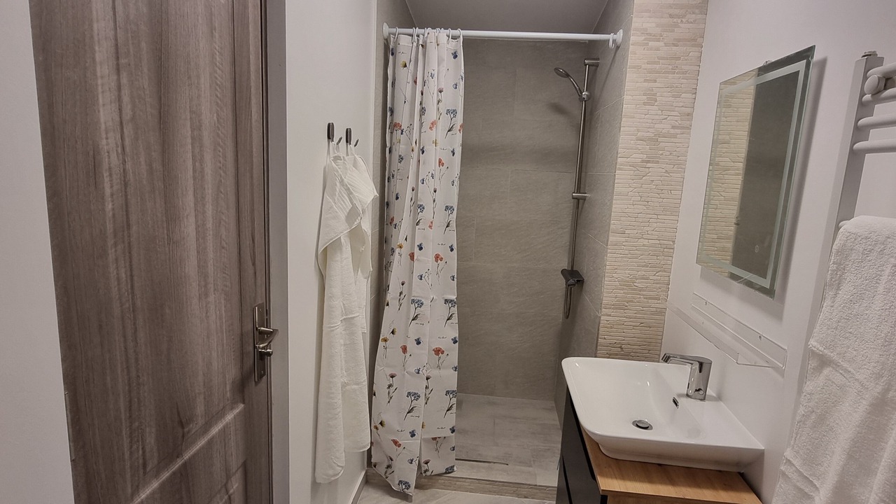 Photo of Bathroom in Give
