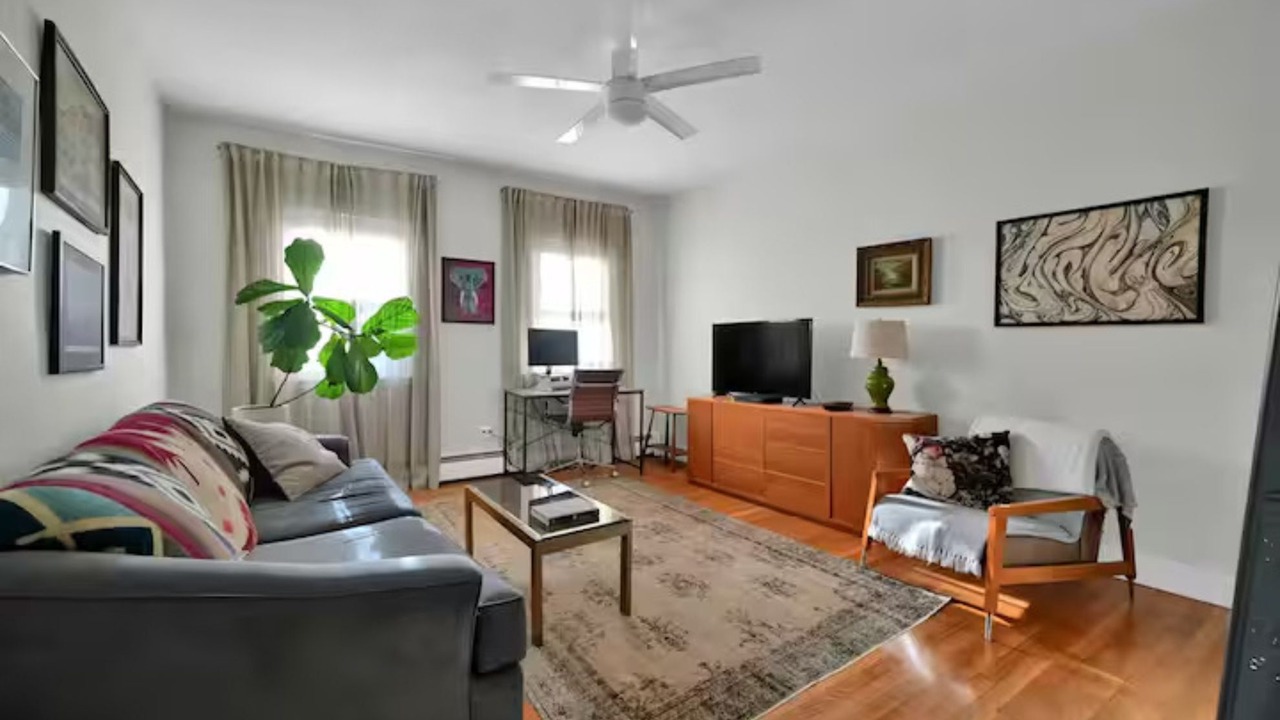 Photo of Livingroom in Medford Street - The Neck