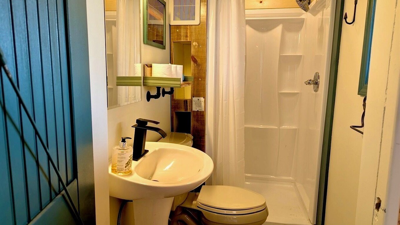 Photo of Bathroom in Laurel Ridge