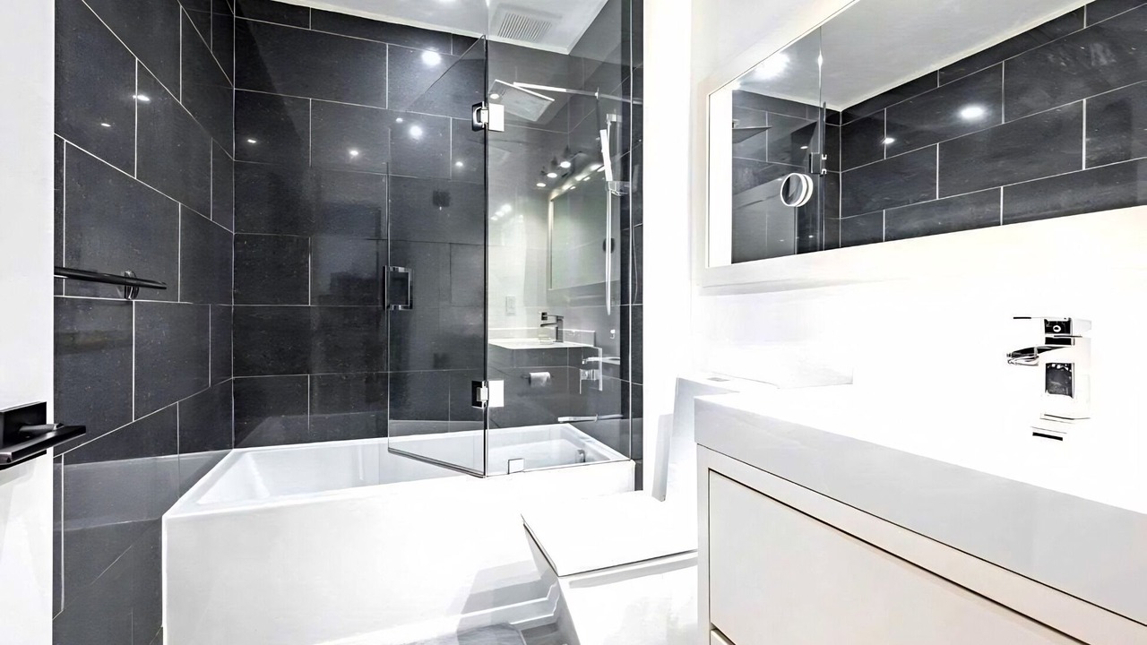 Photo of Bathroom in Bay Cloverhill