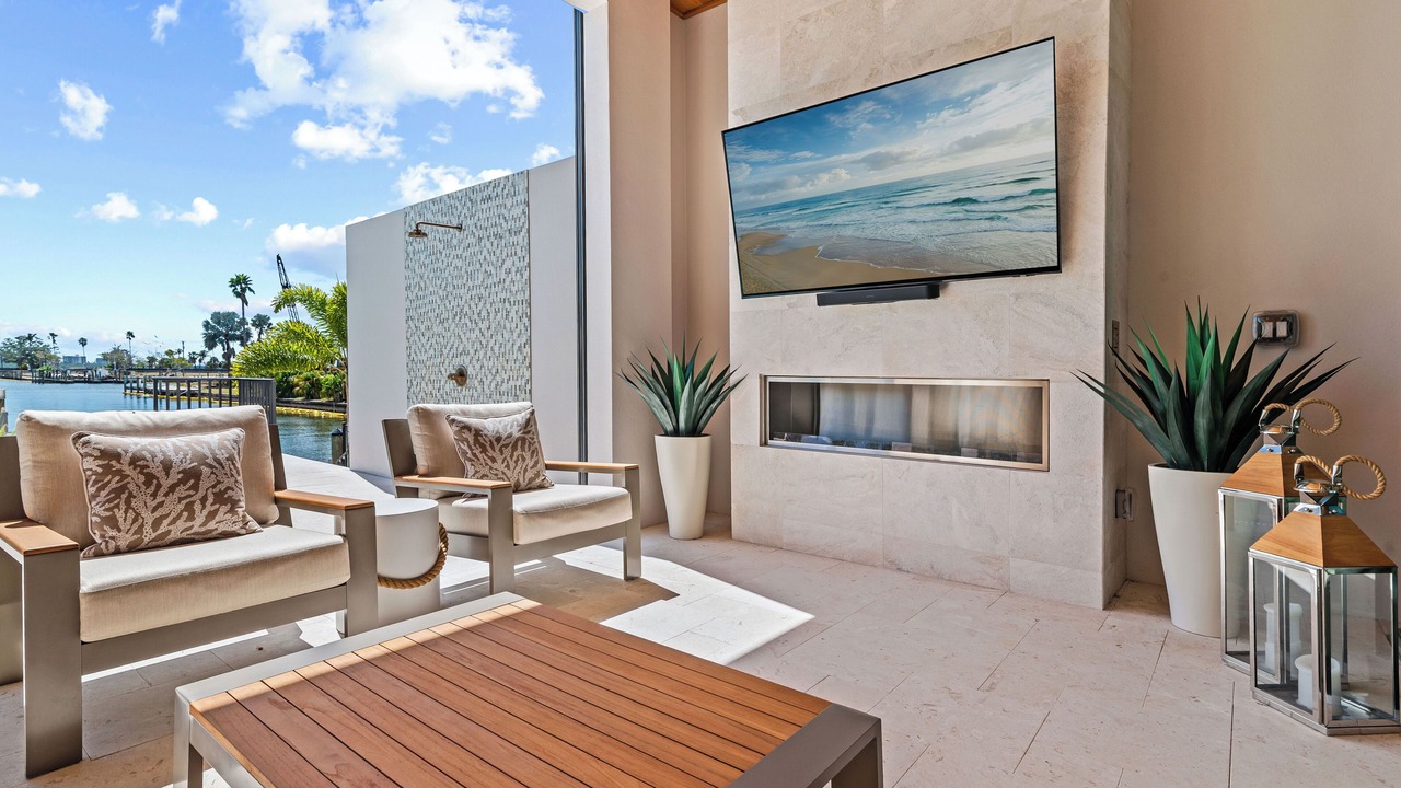 Photo of Livingroom in Yacht Club
