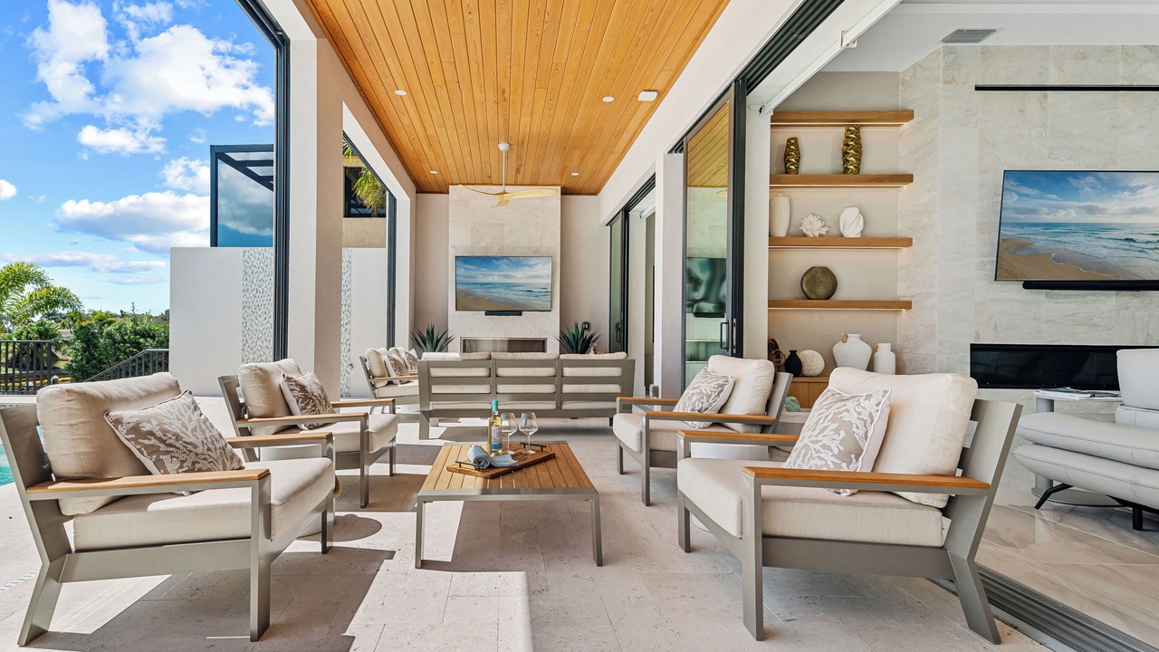 Photo of Livingroom in Yacht Club