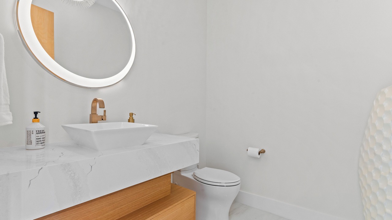 Photo of Bathroom in Yacht Club