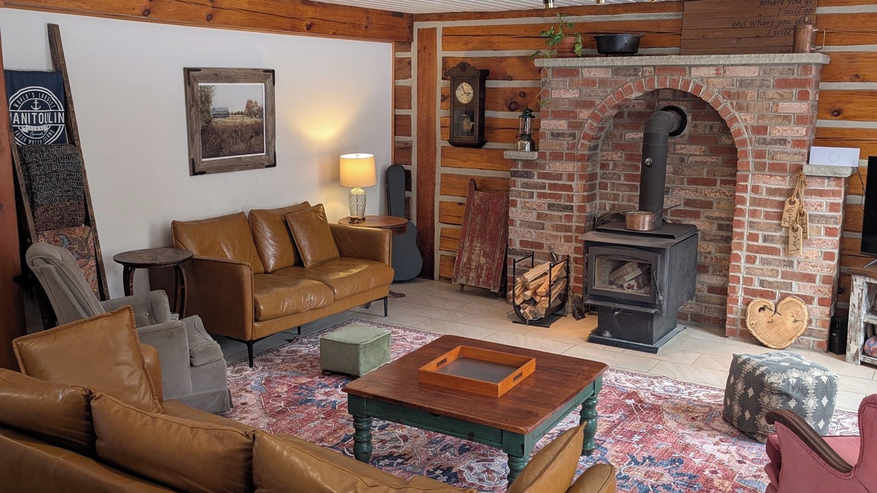 Photo of Livingroom in Manitoulin District